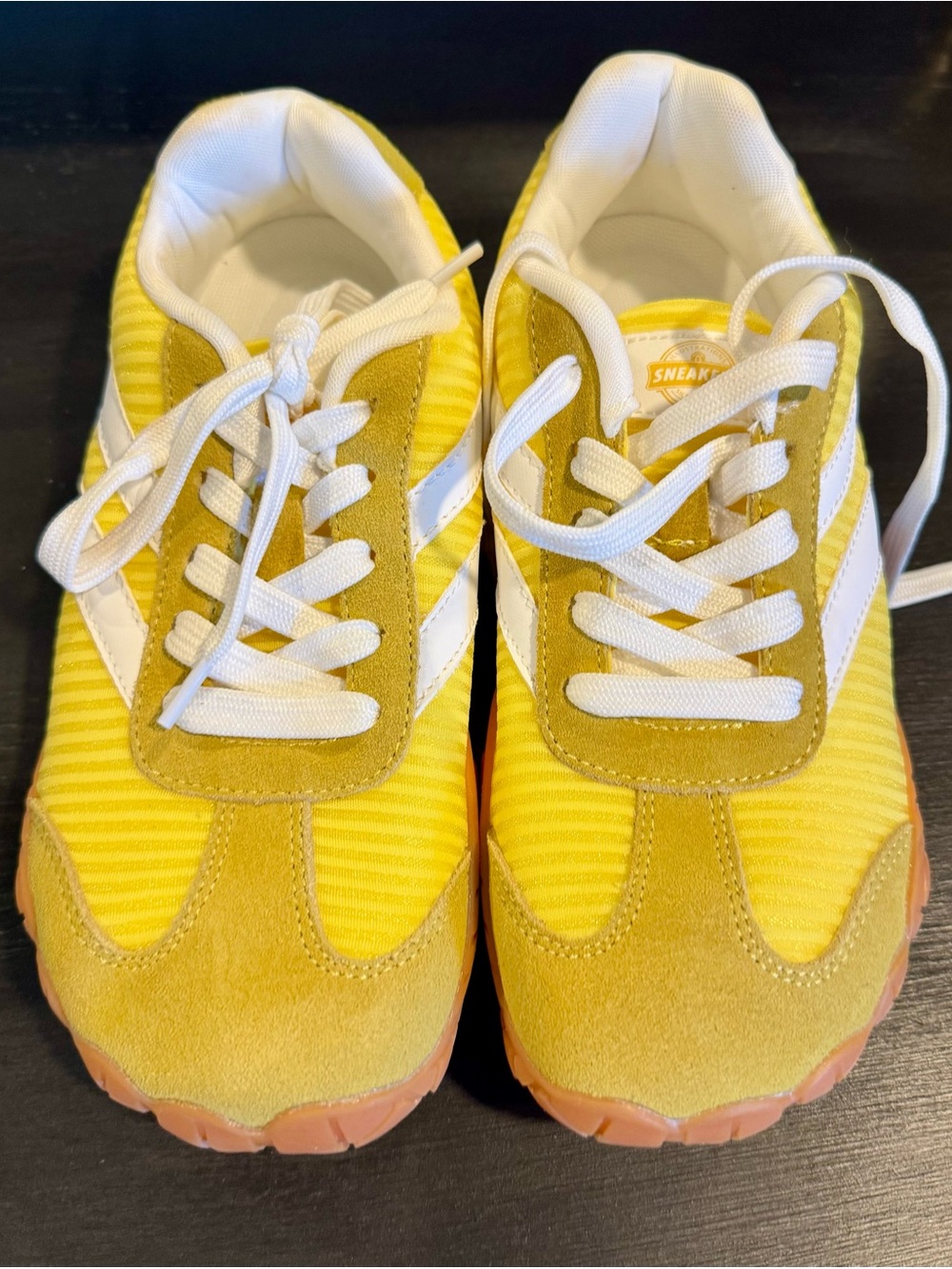 Source Unknown Yellow and White Women's Athletic Sneakers with Gum Outsole